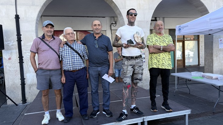 Aretxabaletako Tomatearen Eguna, iruditan