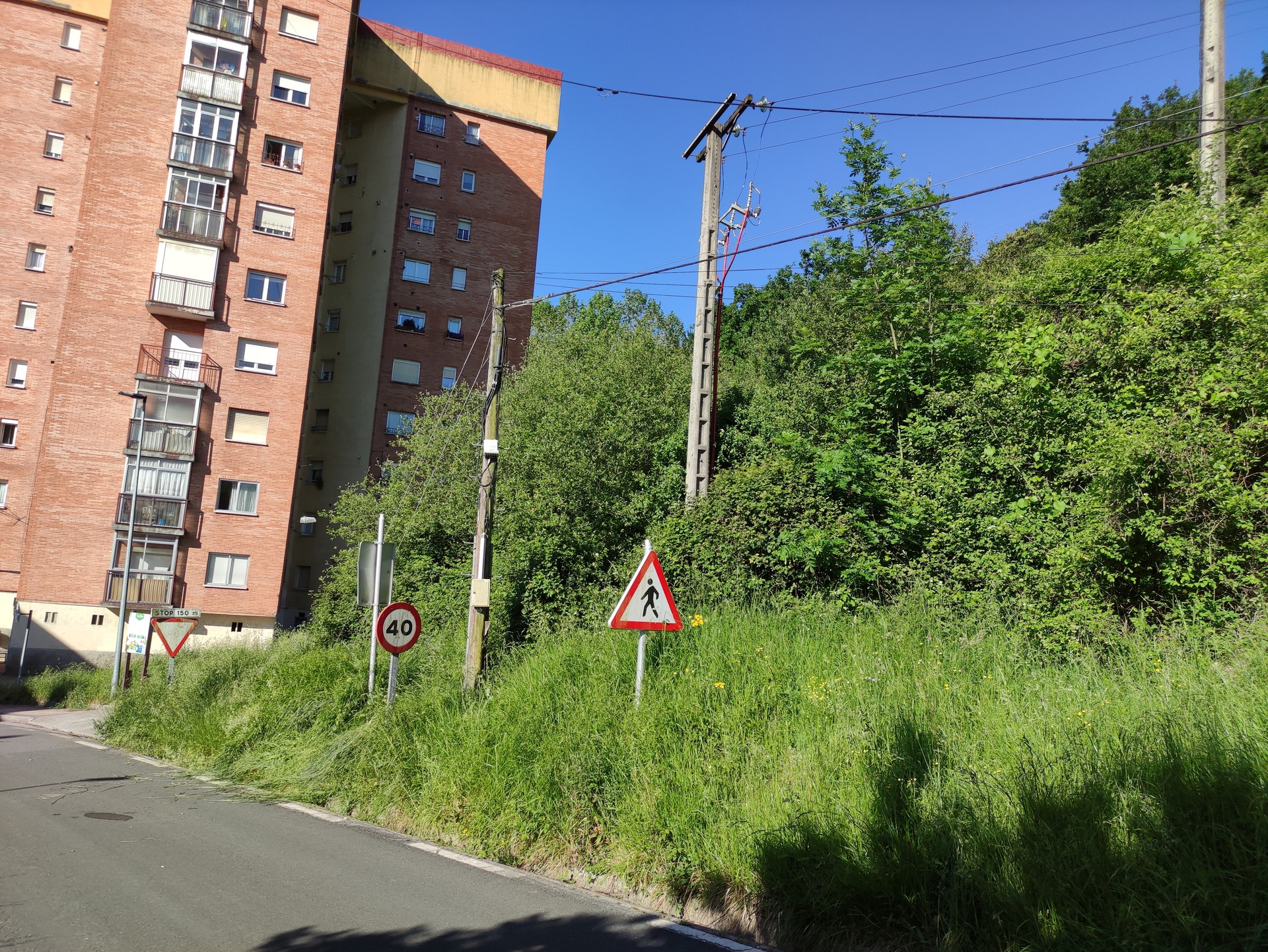 Argindarra eten da Eskoriatzan, poste elektriko batean izandako matxuragatik