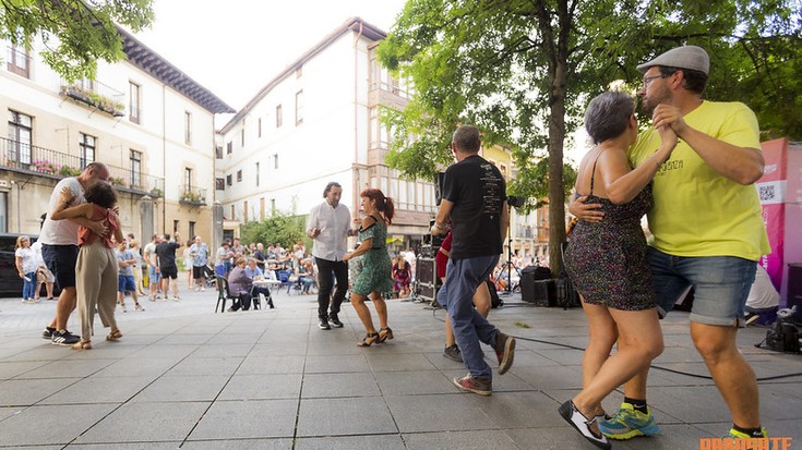 'Blues dance' dantza saio gidatu bat egingo dute zapatuan