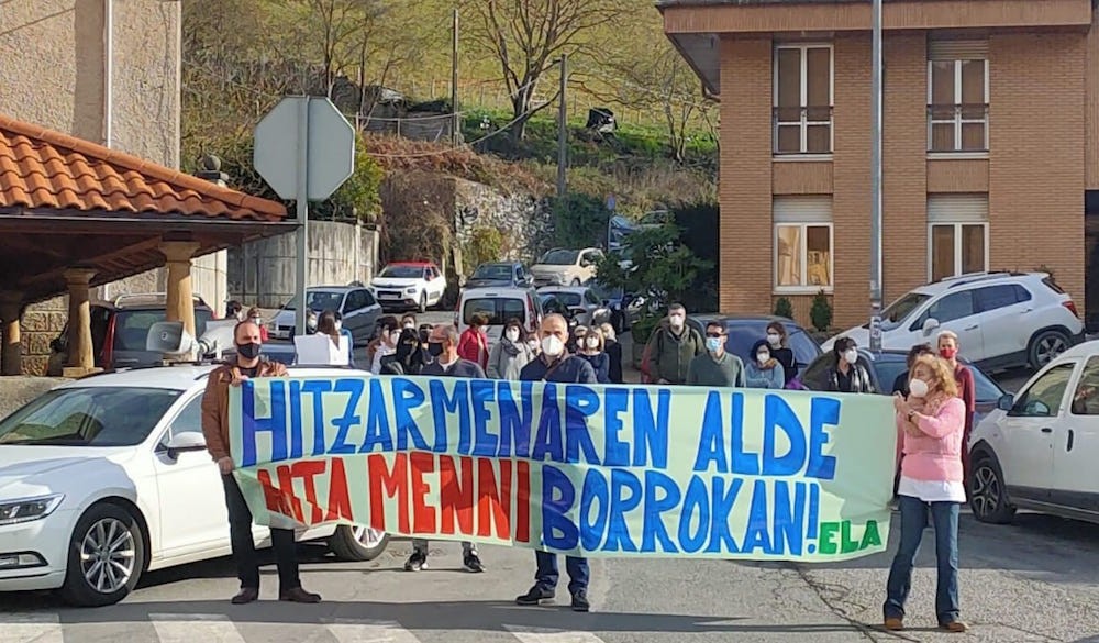 ELAk mobilizazioa egin du Aita Menniren kudeaketa salatzeko