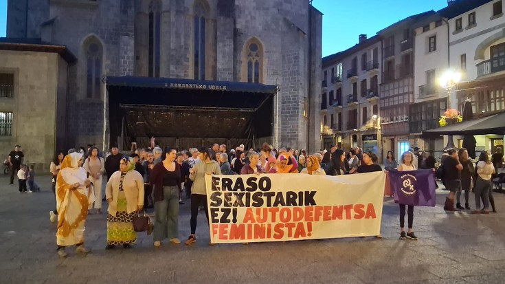 Zarauzko hilketa matxista salatu dute Arrasaten