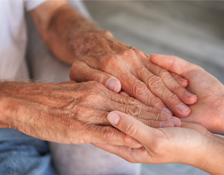 Belaunaldien arteko harremanak sustatzeko topaketak egingo dituzte Arrasaten