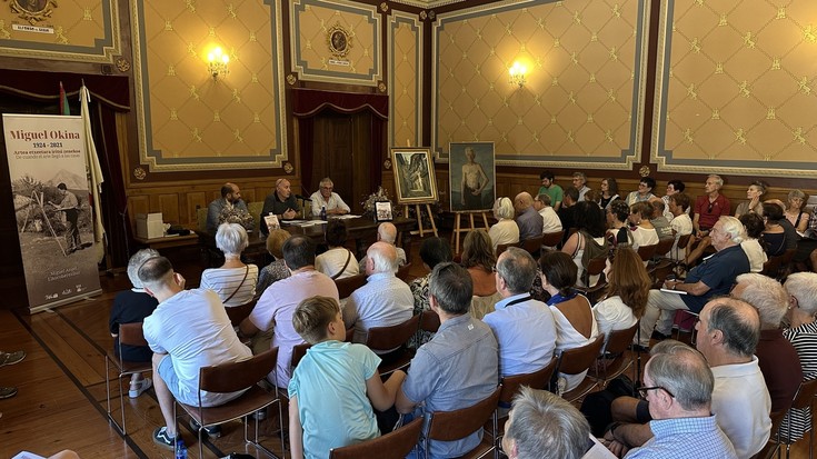 Berari buruzko liburuaren aurkezpenean, argi geratu da Bergarak Miguel Okinari dion estimua