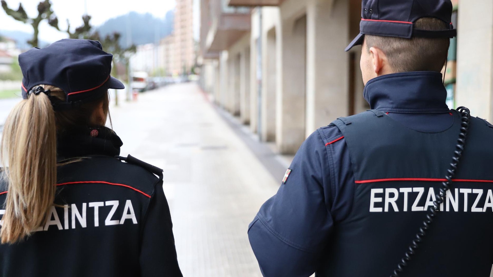 Eskoriatzako kontrol batean identifikatutako bi lagun terrorismo delitua egotzita atxilotu dituzte