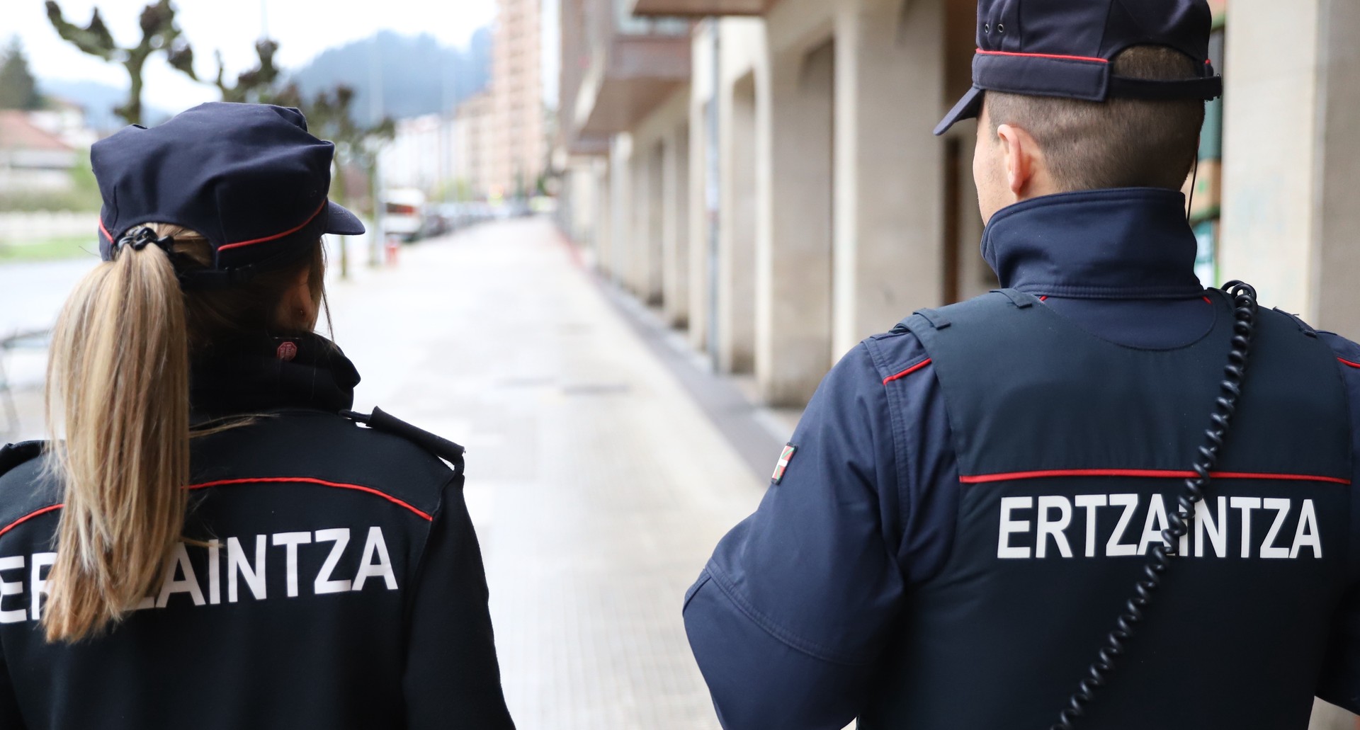 Eskoriatzako kontrol batean identifikatutako bi lagun terrorismo delitua egotzita atxilotu dituzte