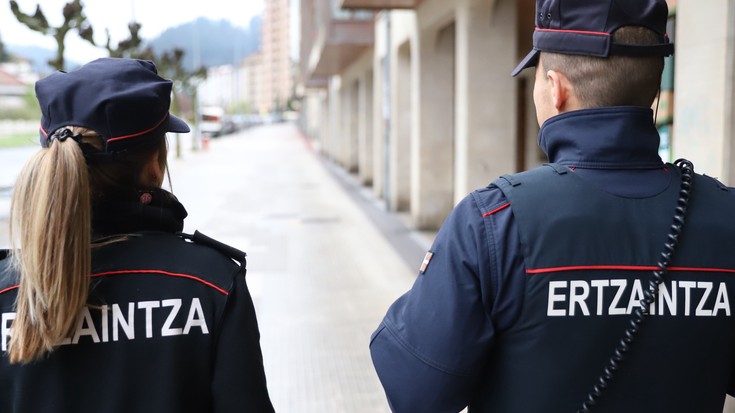 Eskoriatzako kontrol batean identifikatutako bi lagun terrorismo delitua egotzita atxilotu dituzte