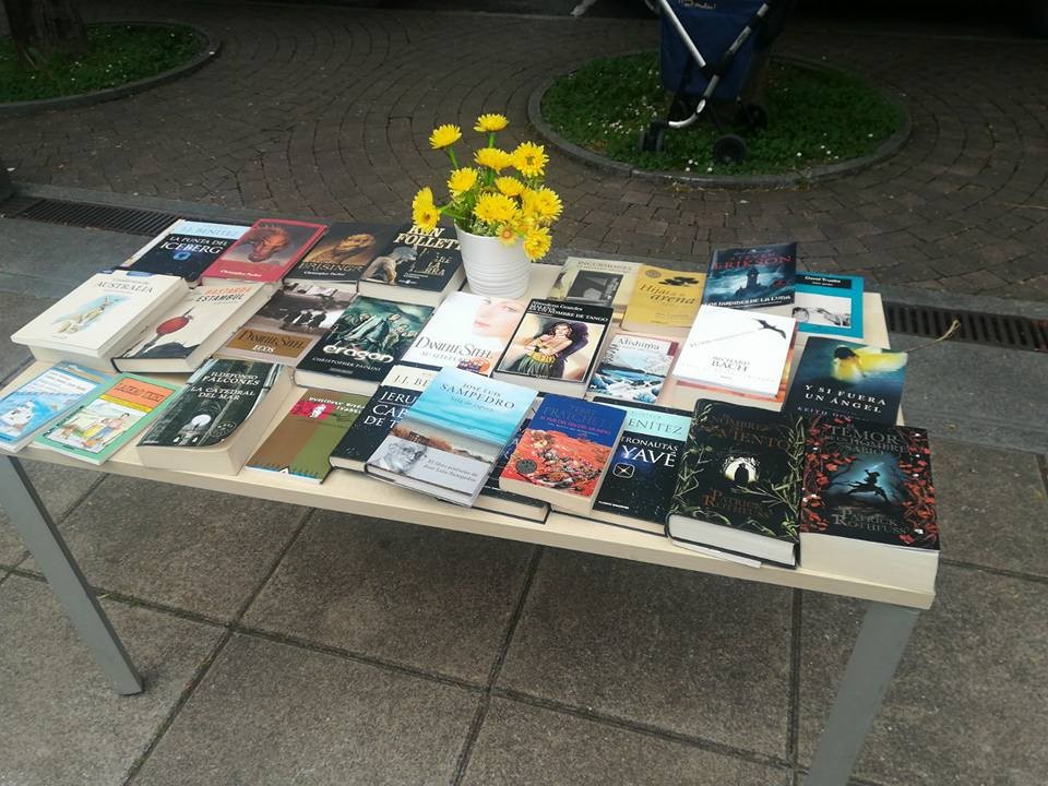 Bibliotekak itxita, baina bibliotekariak lanean