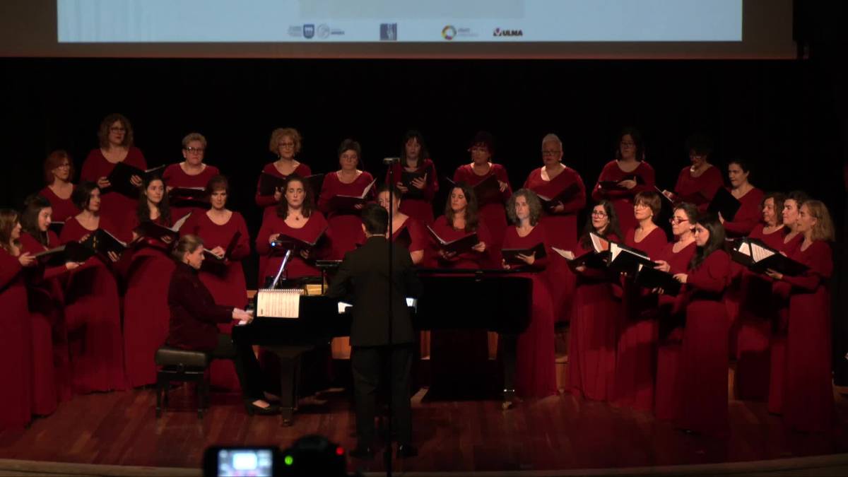 Andereñoak izan ditu gogoan Hots Abesbatzak