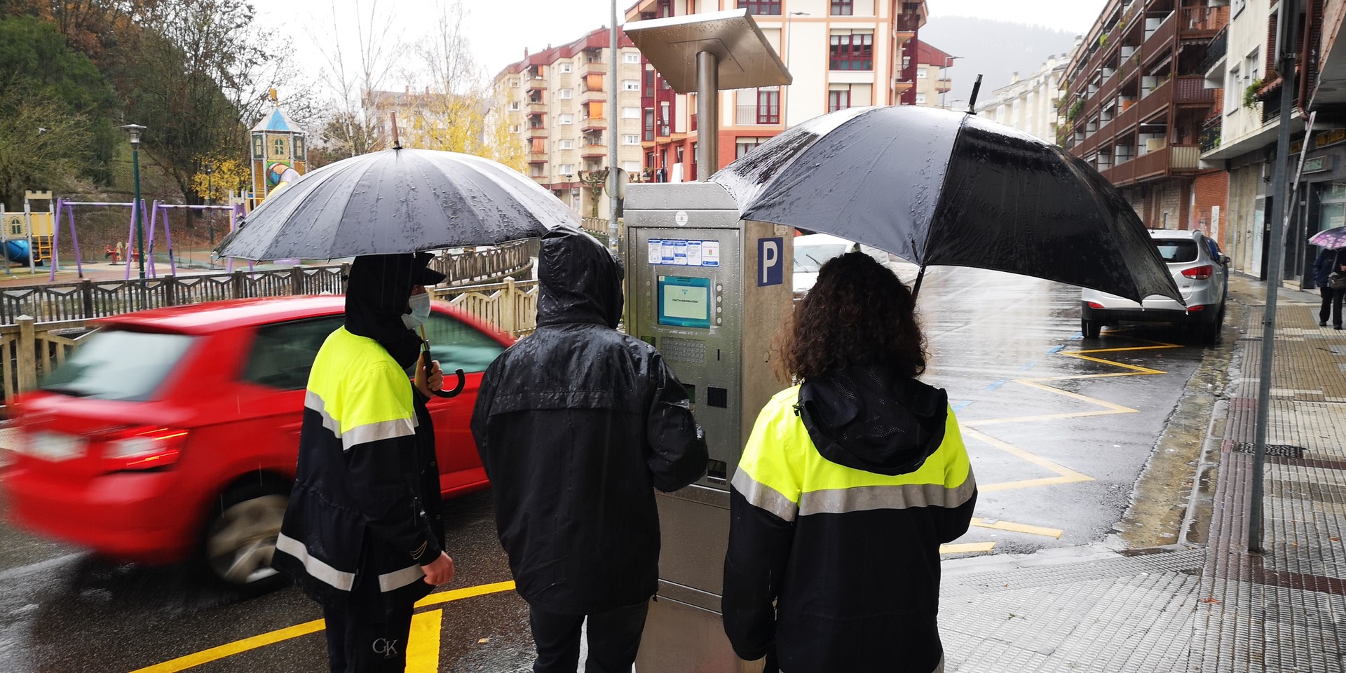 Informazioa eta laguntza ematen ari dira egunotan TAOko langileak