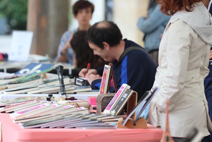 Debagoieneko Idazleen Elkartearen azoka zapatuan Arrasaten