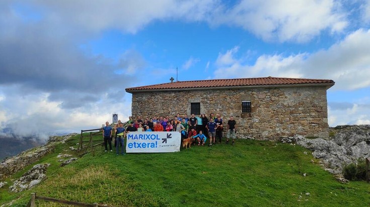 Marixol Iparragirreren aldeko mendi martxa, iruditan