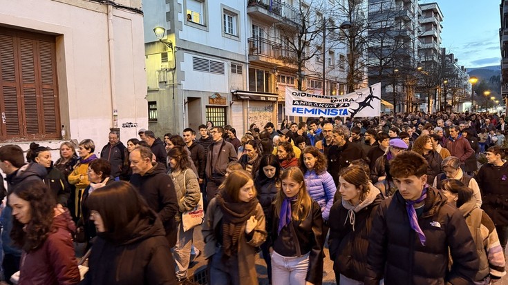 "Mundu justuago baten alde" mobilizatu dira Aretxabaletan