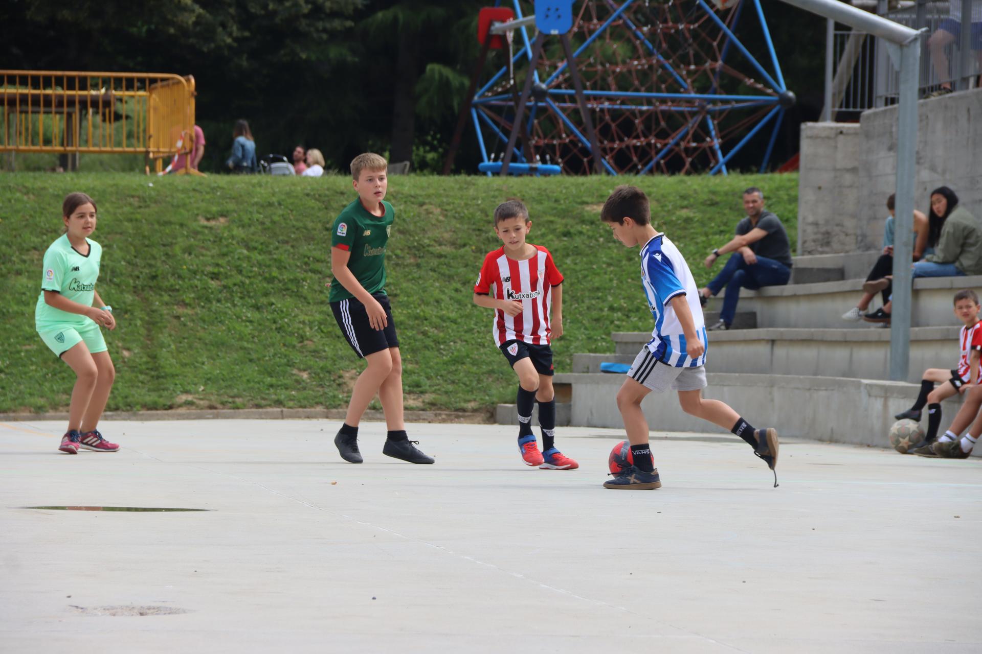 Athleticzaleen eta realzaleen arteko partidua, urtero moduan