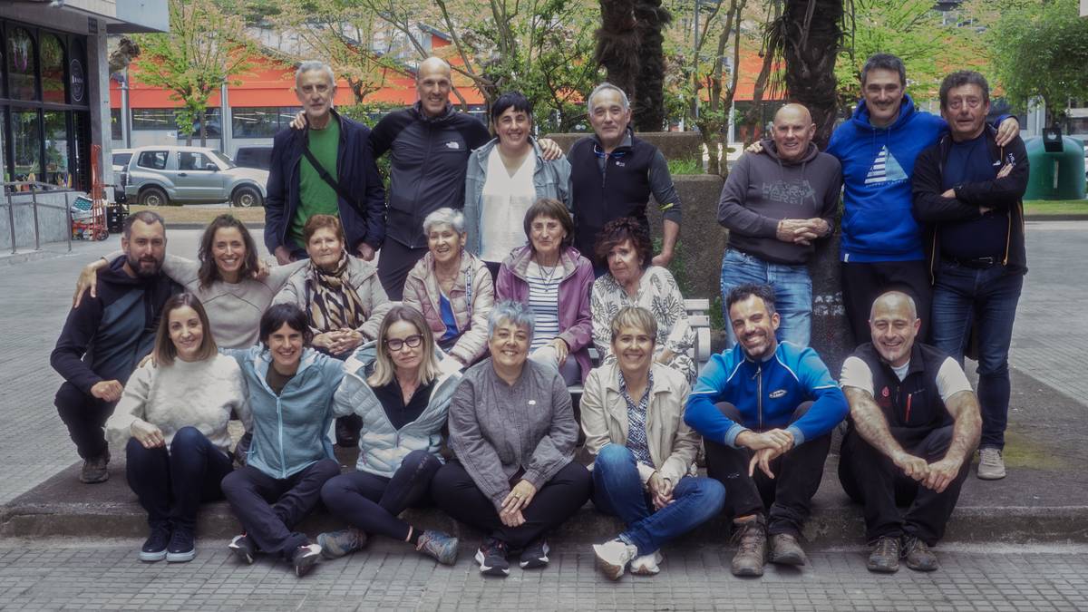 Murrukixo mendizale elkartearen bueltan jardundako lagunen topaketa egin dute