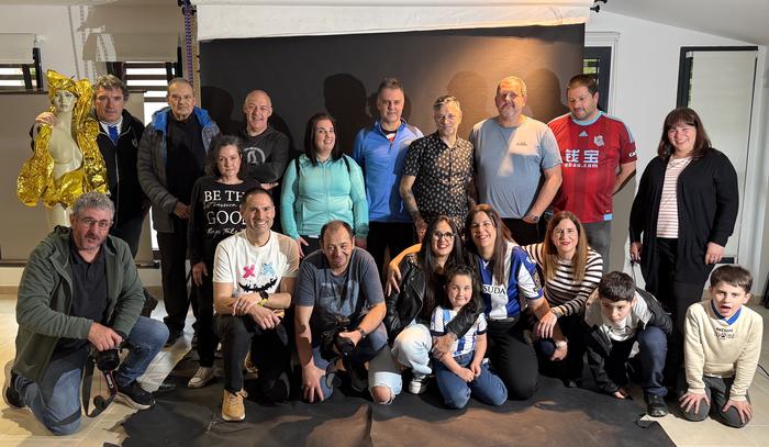 Ate irekiak Artgazki elkartean, jarduna azaldu eta kide berriei zabalik daudela adierazteko