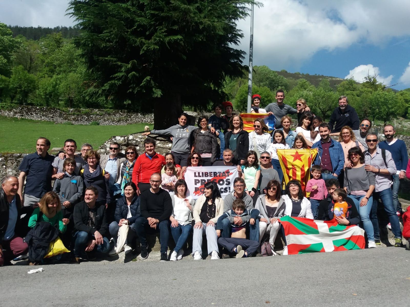 Katalanak eta euskaldunak eskutik, Sant Jordi ospatzeko
