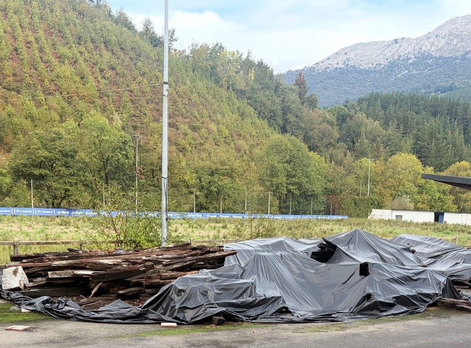 Gomestio baserriko egiturak kontserbatzeko "egin behar zenaren kontrakoa egin dela" salatu dute