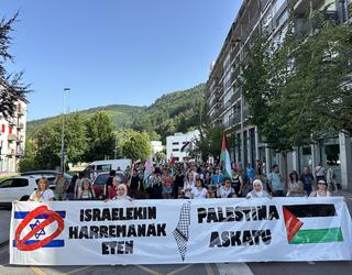 Gernika-Palestinaren deialdiarekin bat egin dute Debagoienean ere
