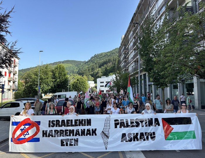 Gernika-Palestinaren deialdiarekin bat egin dute Debagoienean ere