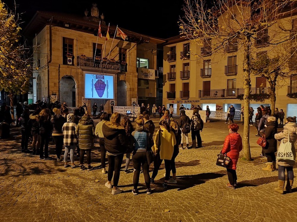 Indarkeria instituzionala salatuko dute
