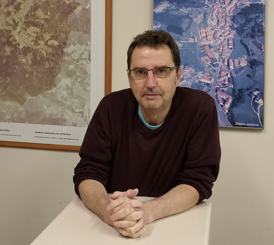 Beñardo Kortabarria: "Energia berriztagarrien alde egin behar dugu, hori argi dago, baina ez edozein modutan"