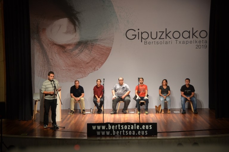 Gipuzkoako bertsolariak, finalerako txartelen bila