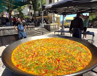 Paella erraldoia herri bazkarian