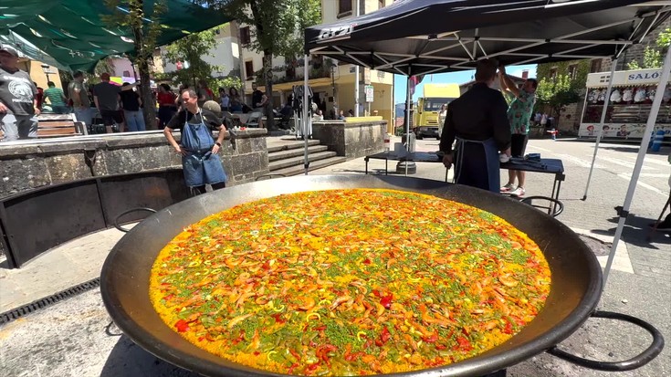 Paella erraldoia herri bazkarian