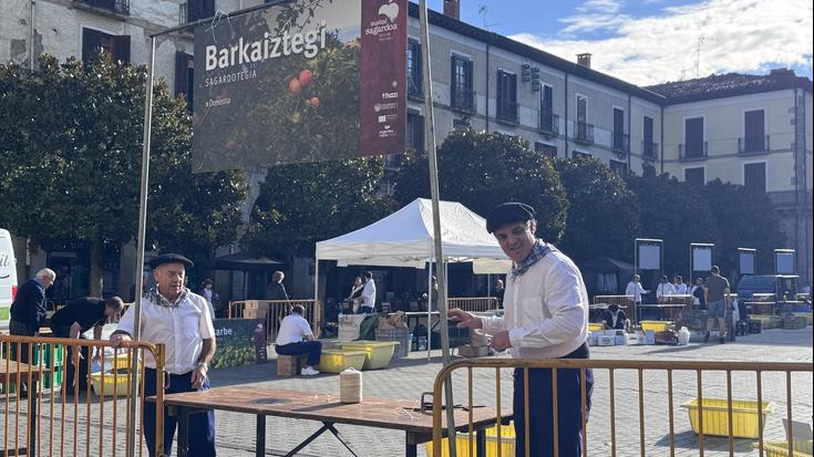 28 sagardotegi egongo dira plazan Herri Egunean