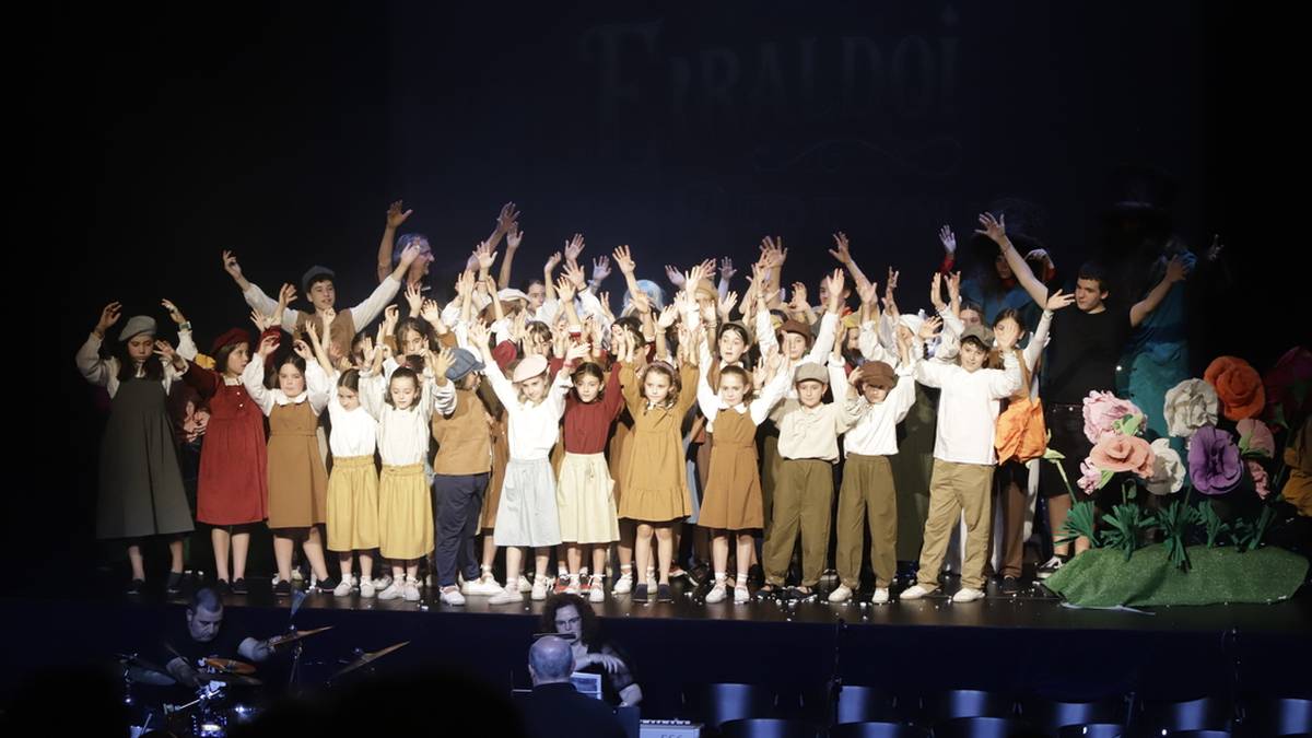 'Erraldoi berekoia' antzezlan musikatuak txalo zaparradak jaso ditu