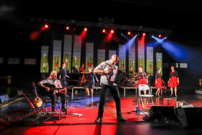 Moises Azpiazu taldekoak, Korrontziren zuzeneko doinuekin dantzan, Seminarixoan