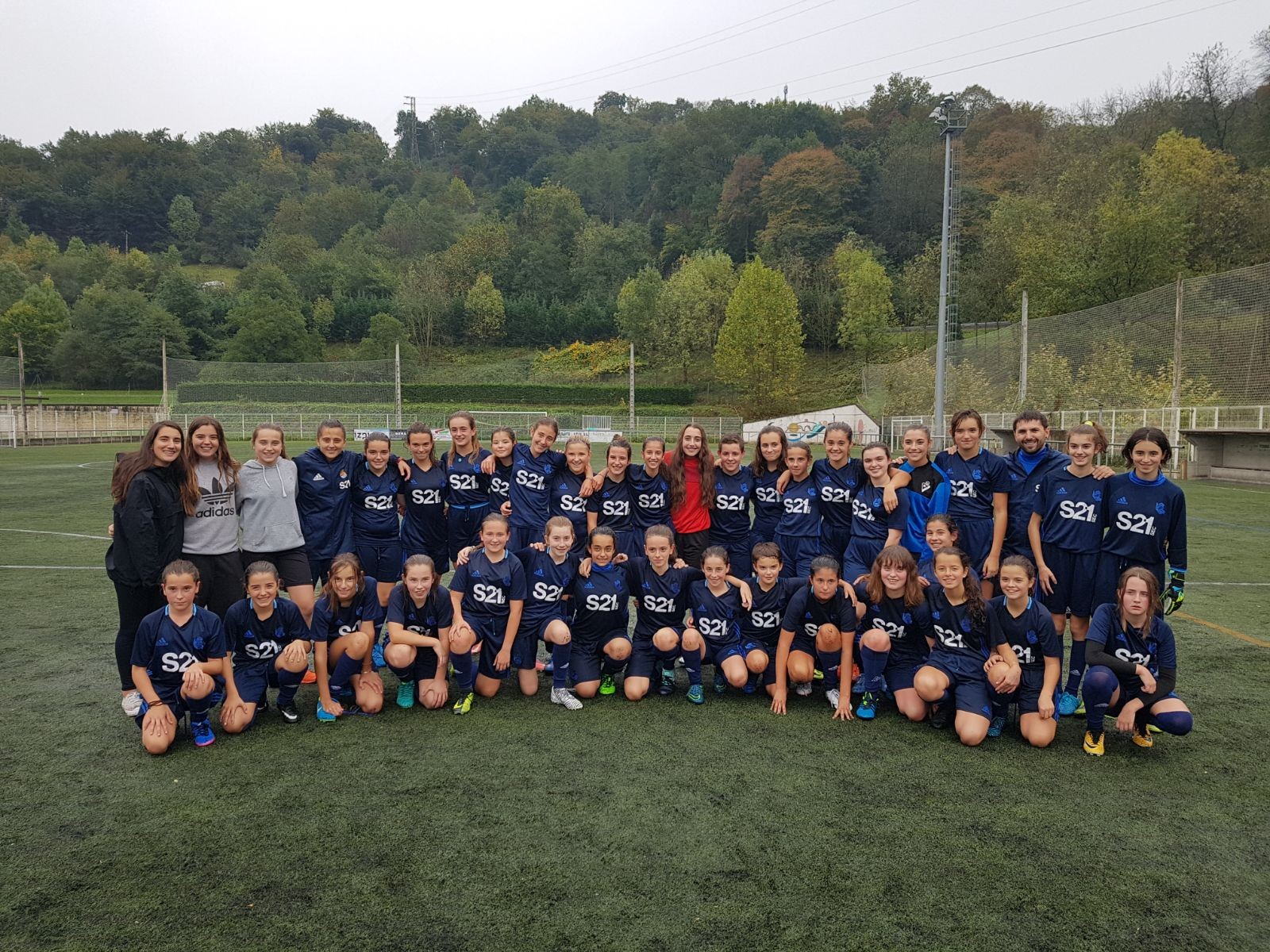 Bergarako futbolari gazteek Realeko prestatzaileekin entrenamendu berezia egin dute