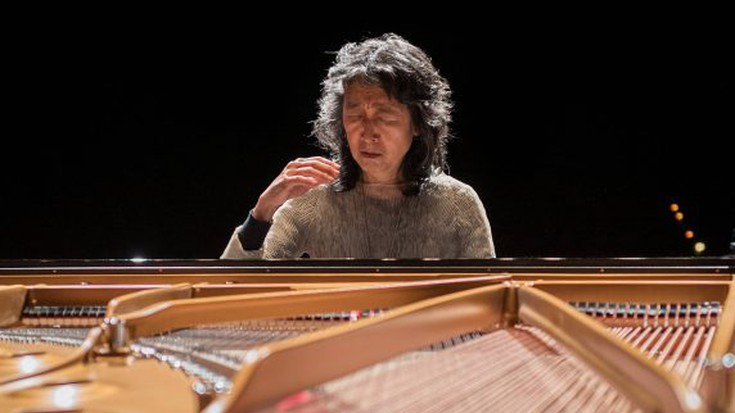 Mitsuko Uchida piano-jolea ikustera joateko autobusa antolatuko dute Kursaalera