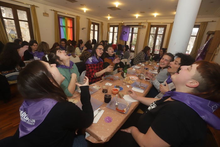 Salgai daude Martxoak 8 eguneko bazkarirako txartelak