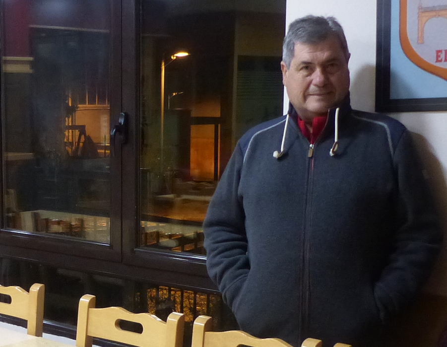 Jose Antonio Ojanguren: "Azula inguruko gaztainondoei ateratako argazkiak ipiniko ditut ikusgai"