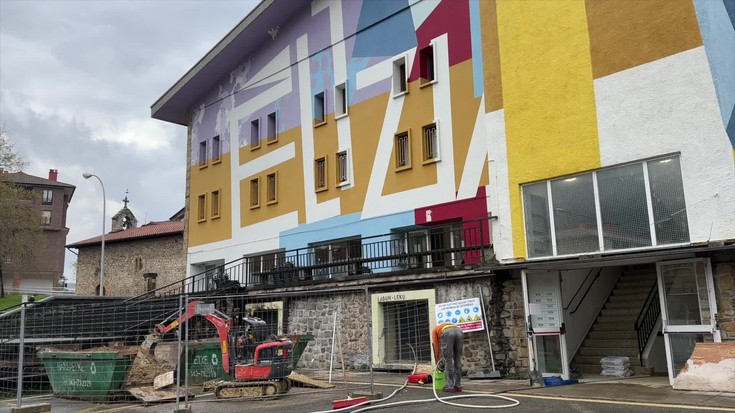 Berritze lanetan ari dira Oñatiko Eltzia eraikinean