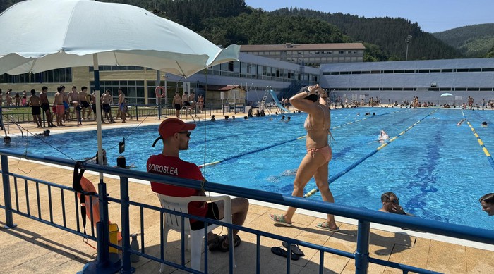 Uda agurtzeko "ekintza bereziak" Musakolako igerilekuetan