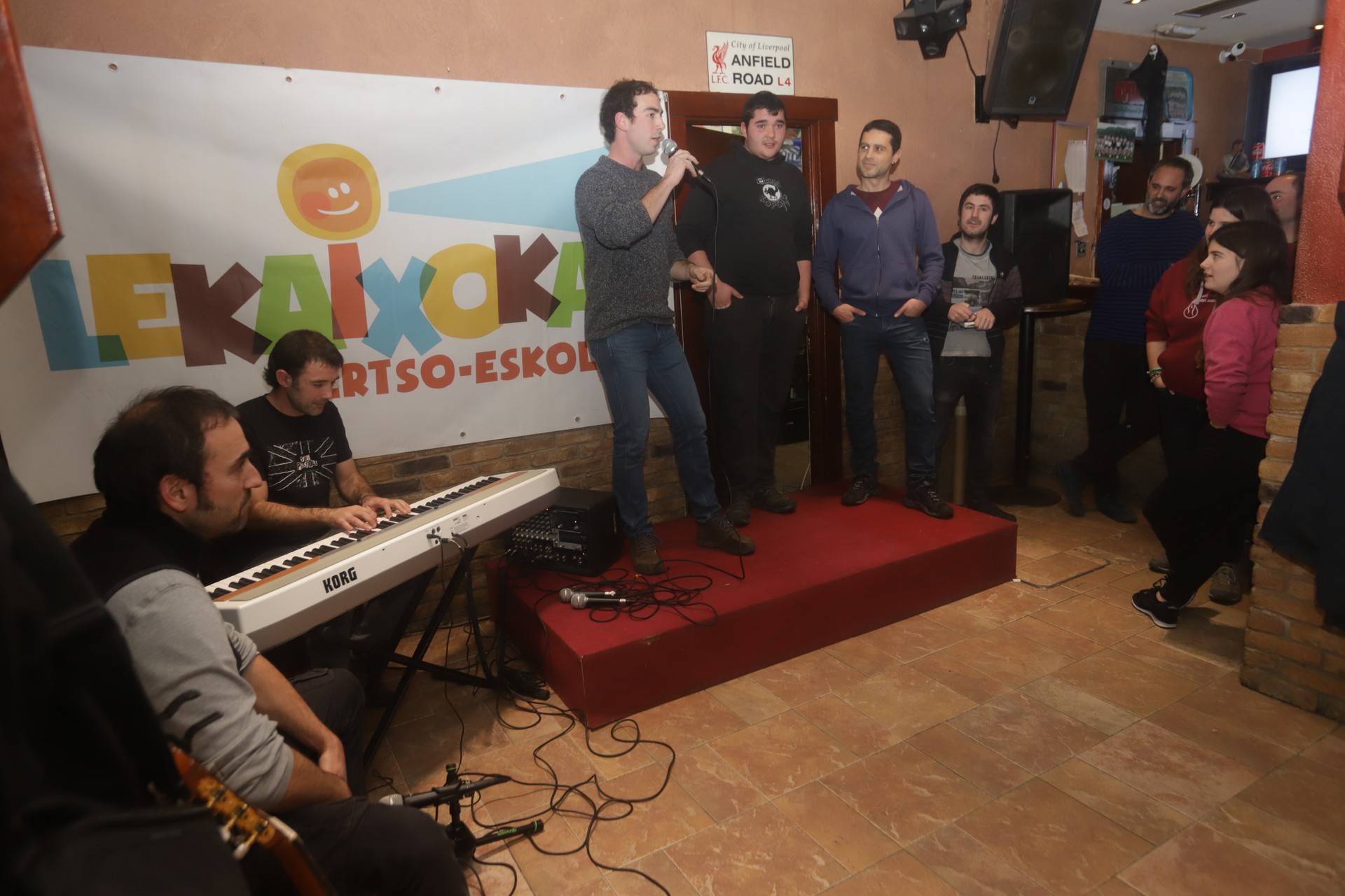 Lekaixokaren lehen bertso saio musikatua, eta ez azkena