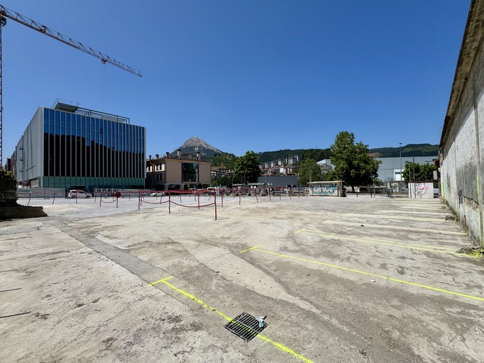 Amaitu dituzte Zalduspeko aparkalekuan ur-putzuak ekiditeko lanak