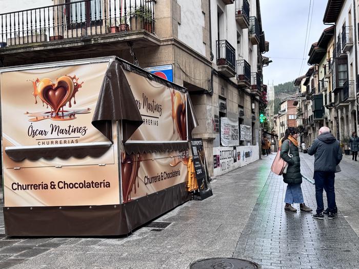 Plazara ez, baina etorri da aurten ere txurro saltzailea