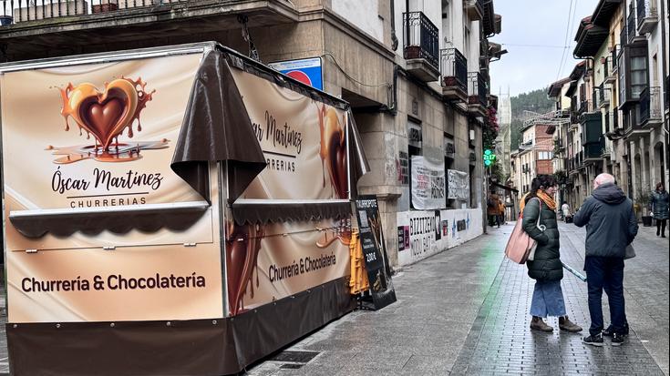 Plazara ez, baina etorri da aurten ere txurro saltzailea