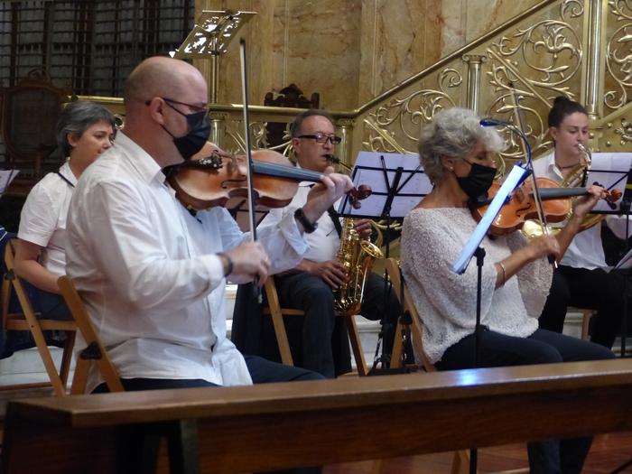 Euskal abestiak eskaini dituzte Santurtziko musikari helduek