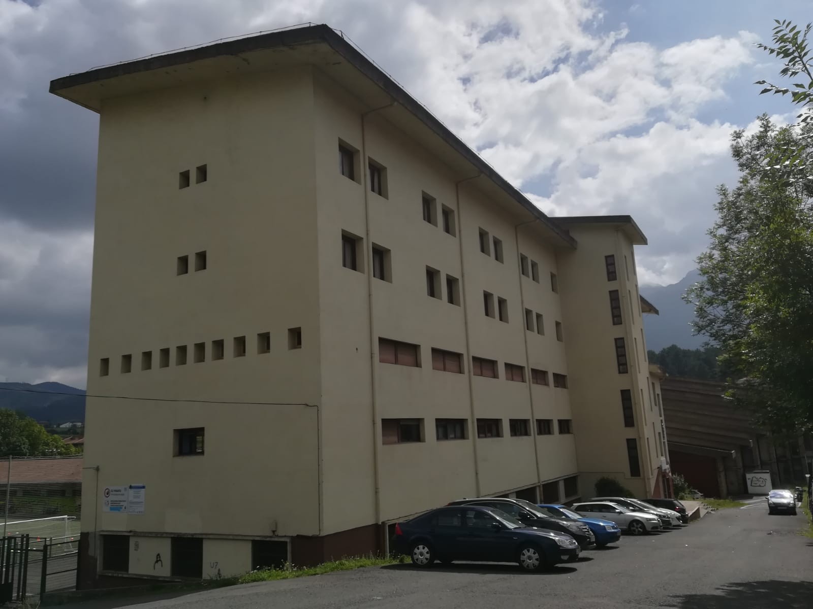 Errefuxiatuak artatzeko zentroari buruzko informazioa emango dute bihar