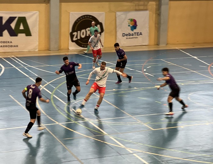 Gol festa eta puntu banaketa Musakolako derbian: 4-4