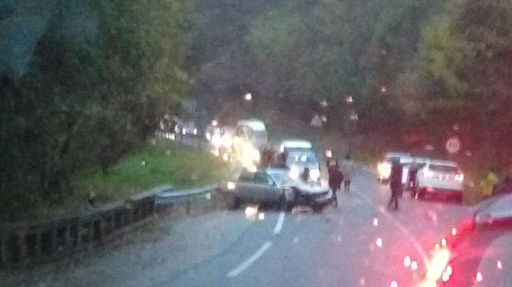 Hiru lagun zaurituta auto istripuan Zubillagan