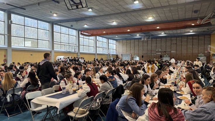 Giro beroak jarri dio ginda aurtengo Santamasetako herri bazkariari