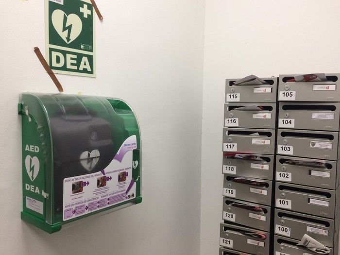 Desfibriladoreak jarri ditu herriko hainbat puntutan Bergarako Udalak