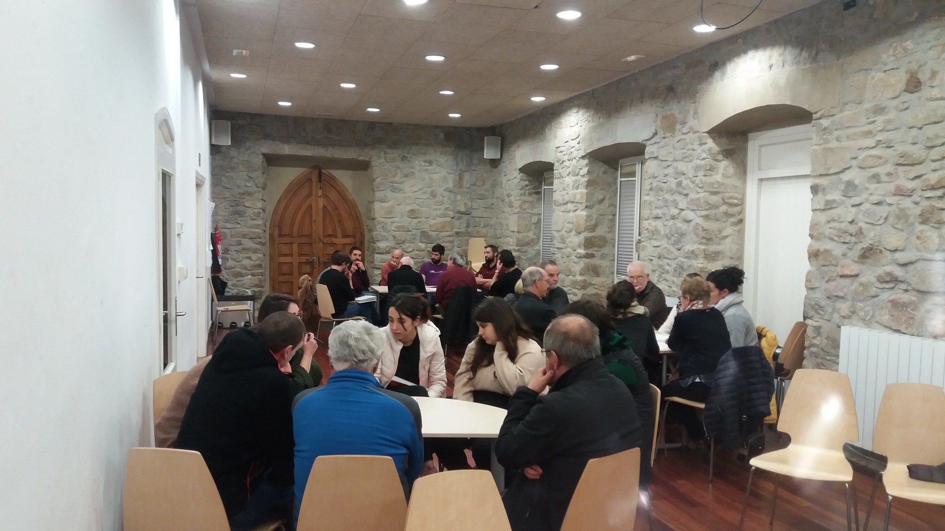 Batzar irekian parte hartzeko deia egin dute 'Antzuola eitten' taldeko eragileek