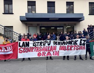 Segurtasunari lehentasuna emateko eskatu diote enpresari Garayko langileek