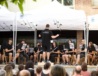 Leizarra musika eskolako bandaren emanaldia, etzi, Karmele Igartua aretoan